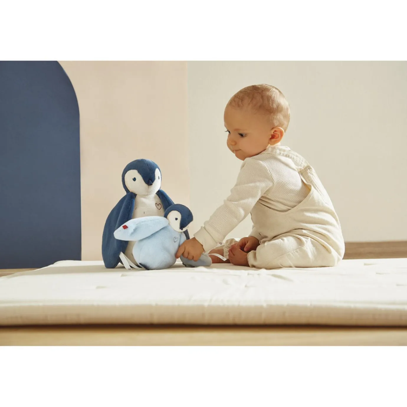 Kaloo Cuddle Plushies Penguin Blue> Stuffed Animals