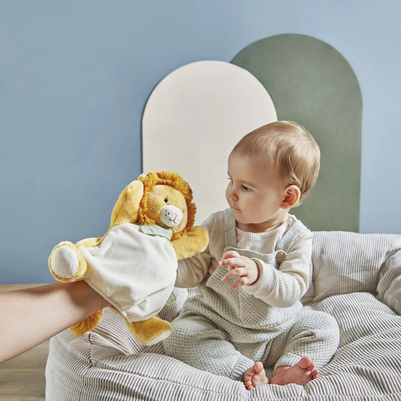Kaloo Nougat Lion Puppet> Animal Comforter